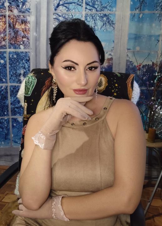 Webcam chat profile for Izida: Humor