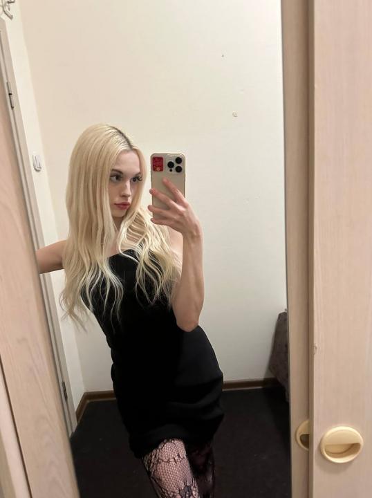 Webcam chat profile for CallMeMargo: Kissing