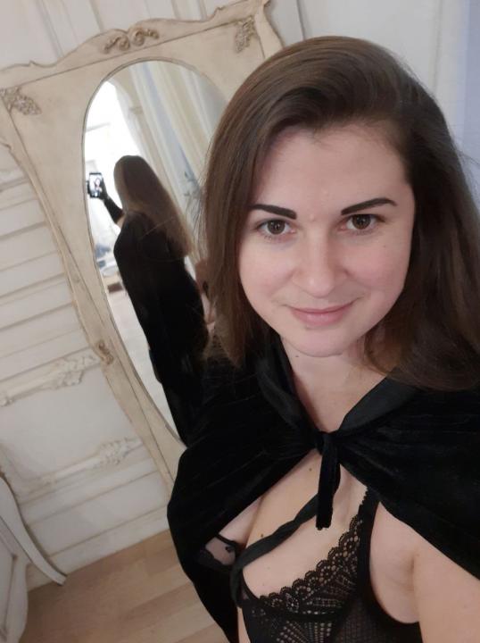 Webcam chat profile for Karinna: Ask about my Hobbies