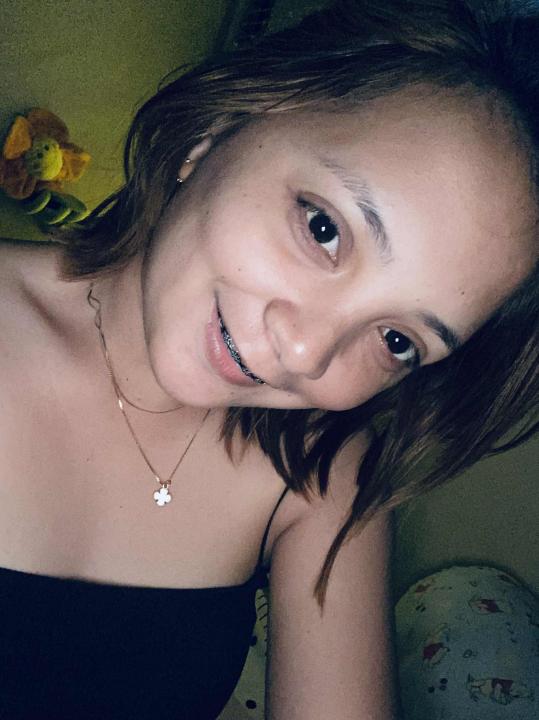 Webcam chat profile for yvonne: Nails