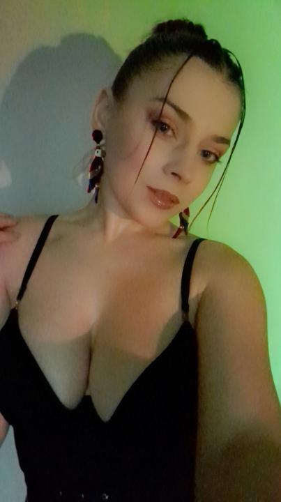 Webcam chat profile for Miralyn: Ask about my Hobbies