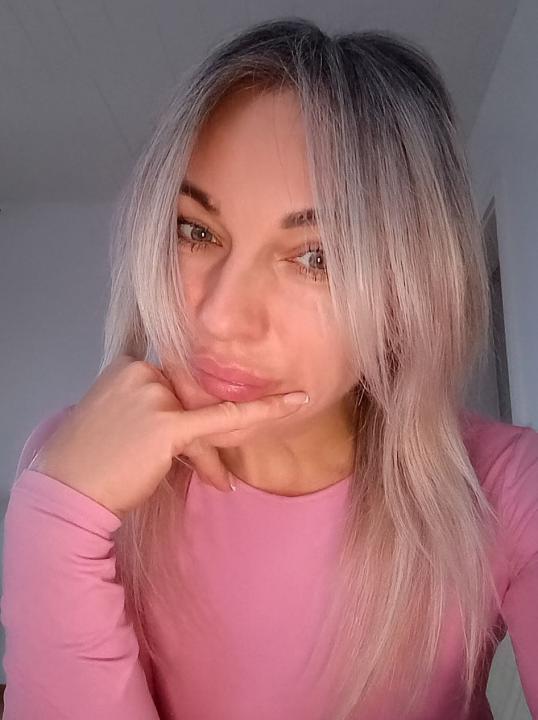 Webcam chat profile for Nicole69blonda8: Bondage & discipline