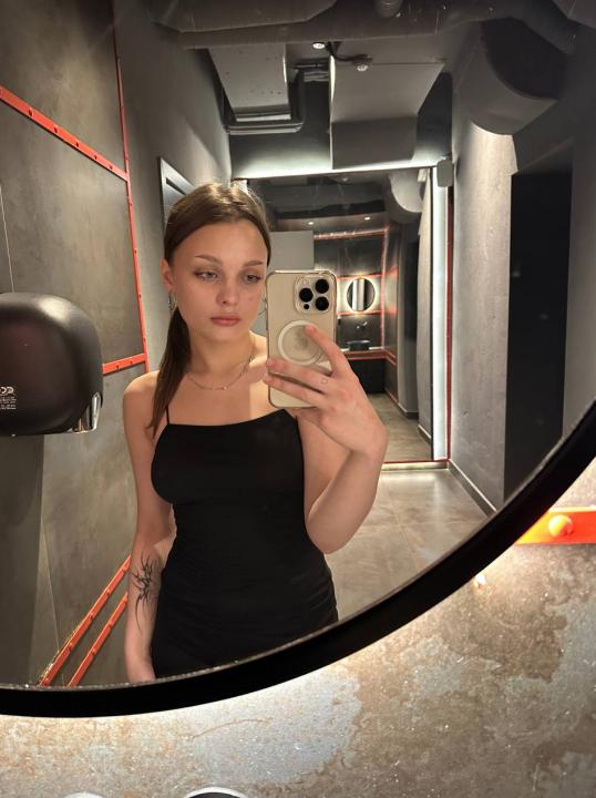 Webcam chat profile for MirraKitty: Outfits