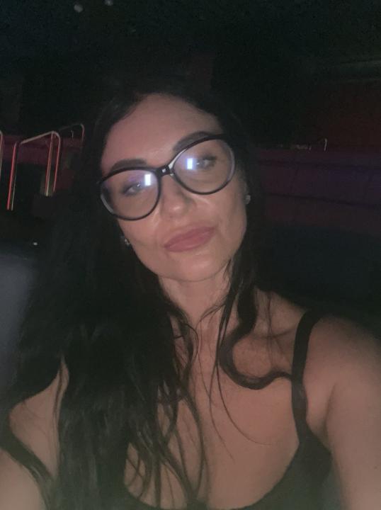 Webcam chat profile for Mirabele: Ask about my Hobbies