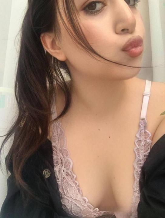 Webcam chat profile for EsSme: Art