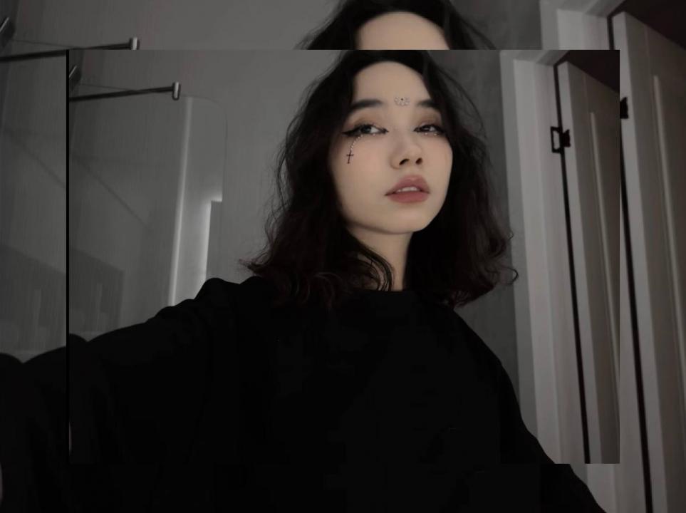 Webcam chat profile for yari: Outfits