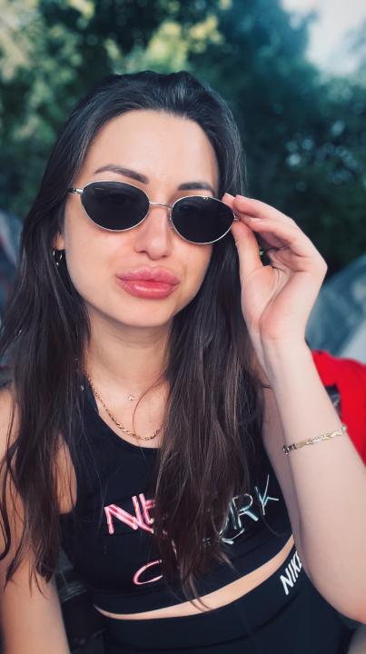 Webcam chat profile for sweeetlips: Legs, feet & shoes