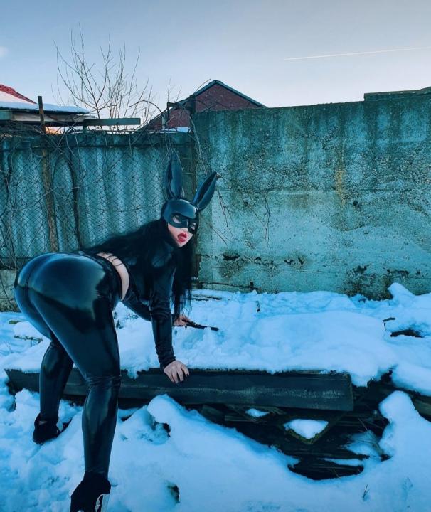 Webcam chat profile for Amyinna: Leather