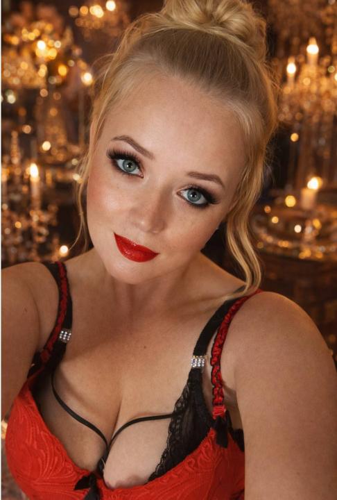 Webcam chat profile for LunaVine