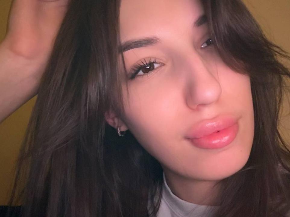 Webcam chat profile for ShadowRose