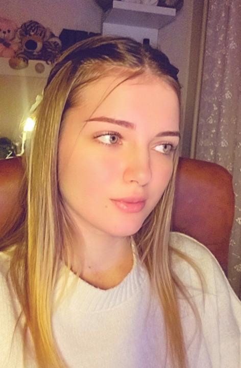 Webcam chat profile for SweetRinaKiss: Outfits