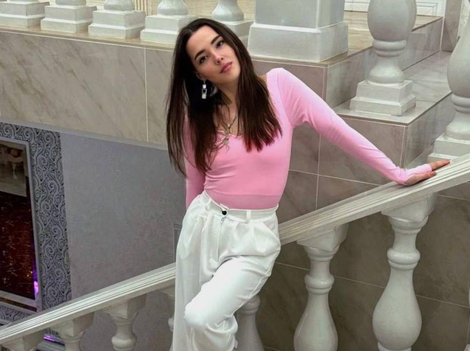 Webcam chat profile for LuckySweet: Outfits