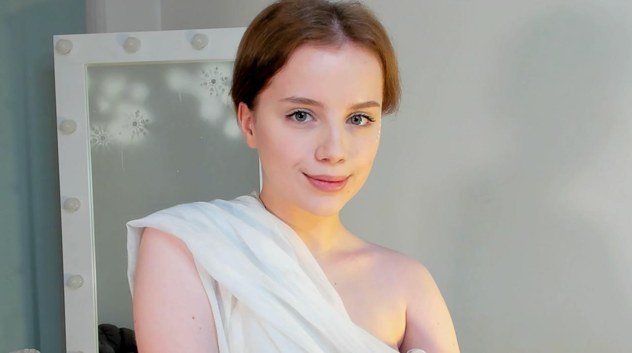 Webcam chat profile for GabiAddams: Legs, feet & shoes