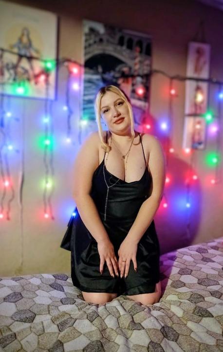 Webcam chat profile for Rietela: Ask about my Hobbies