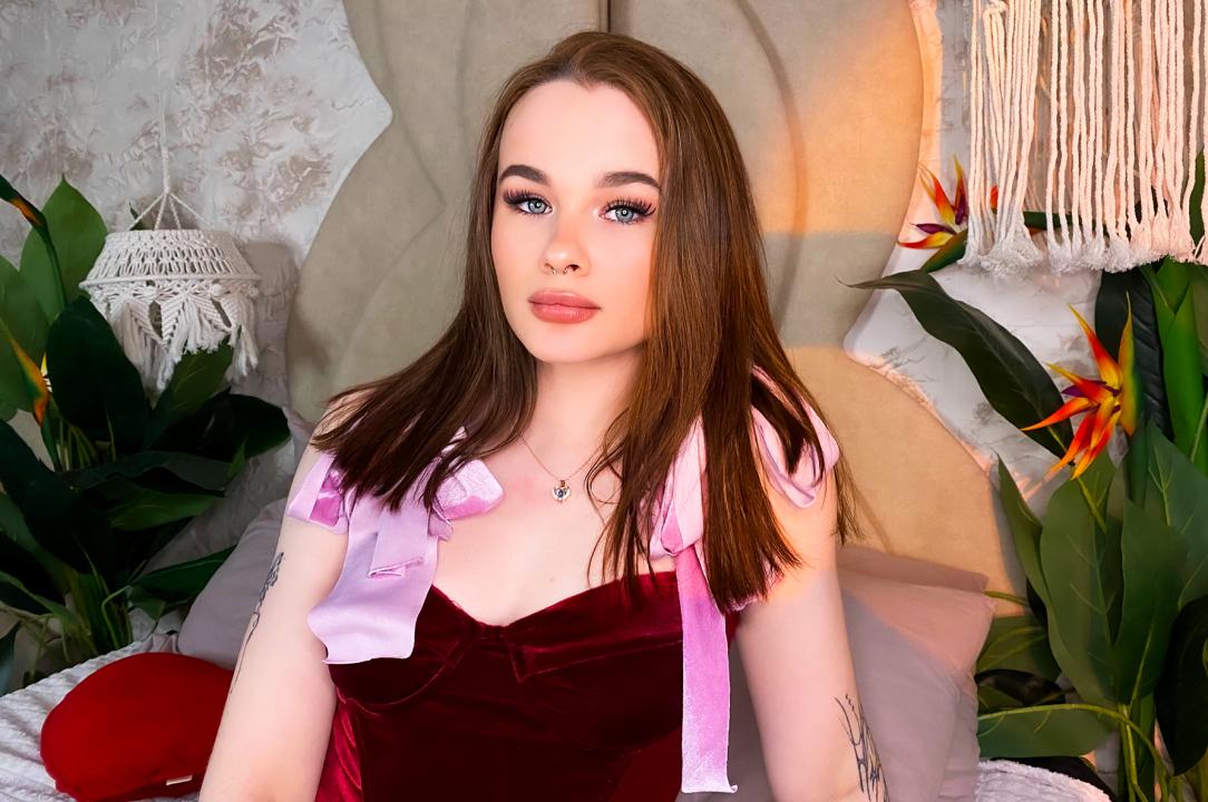 Start LIVE VideoChat with AbigailForland