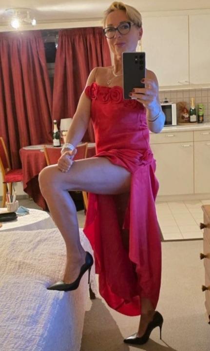 Webcam chat profile for Lotaria: Ask about my Hobbies