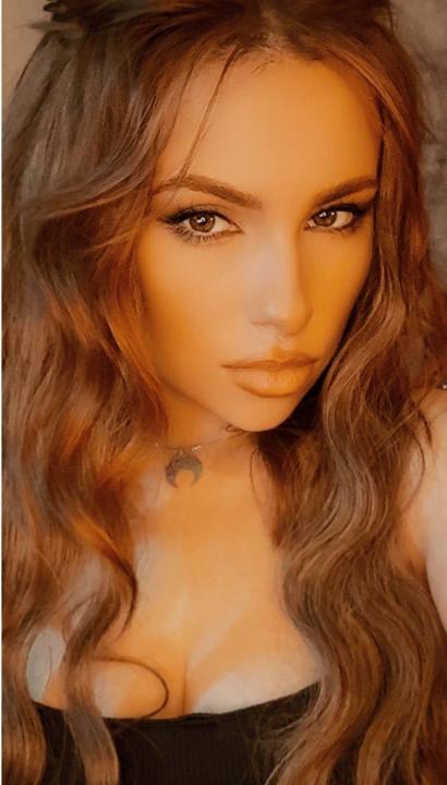 Webcam chat profile for Taelyn: Ask about my Hobbies