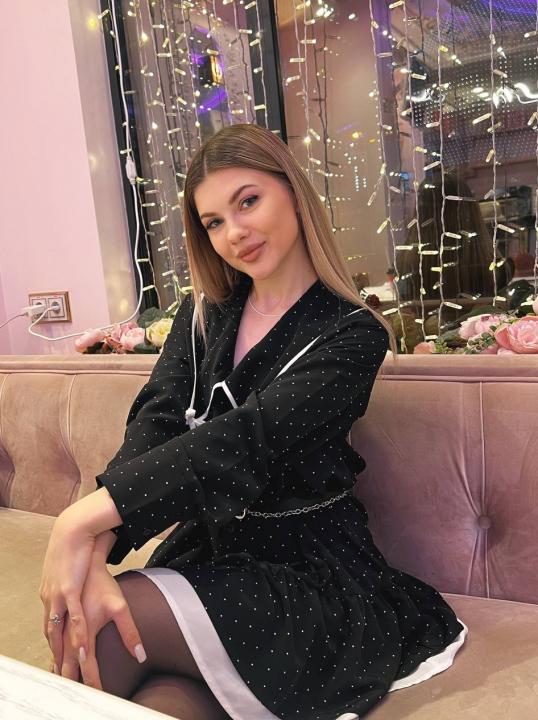 Webcam chat profile for RebelHeart: Legs, feet & shoes