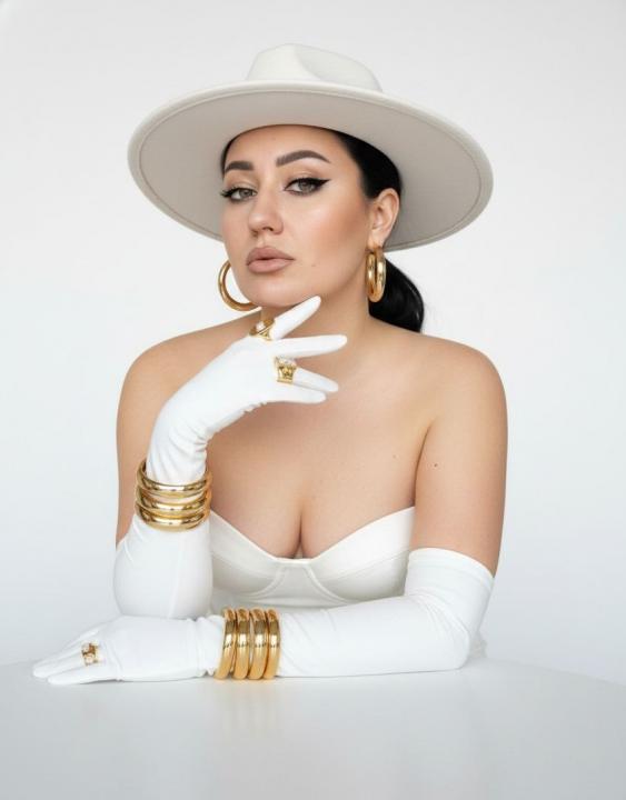 Webcam chat profile for VeraLune: Dancing