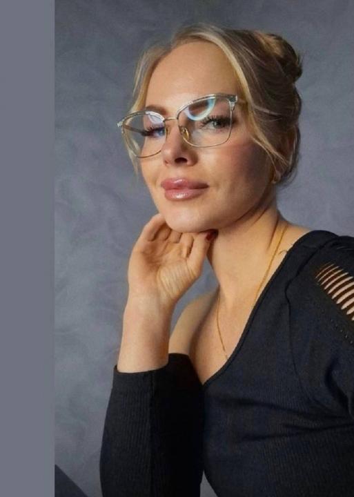 Webcam chat profile for Rebella: Ask about my Hobbies