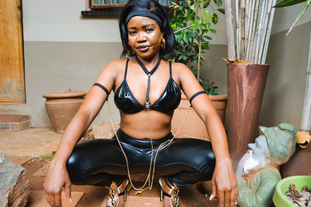 Webcam chat profile for SexyDynamitexx: Bondage & discipline