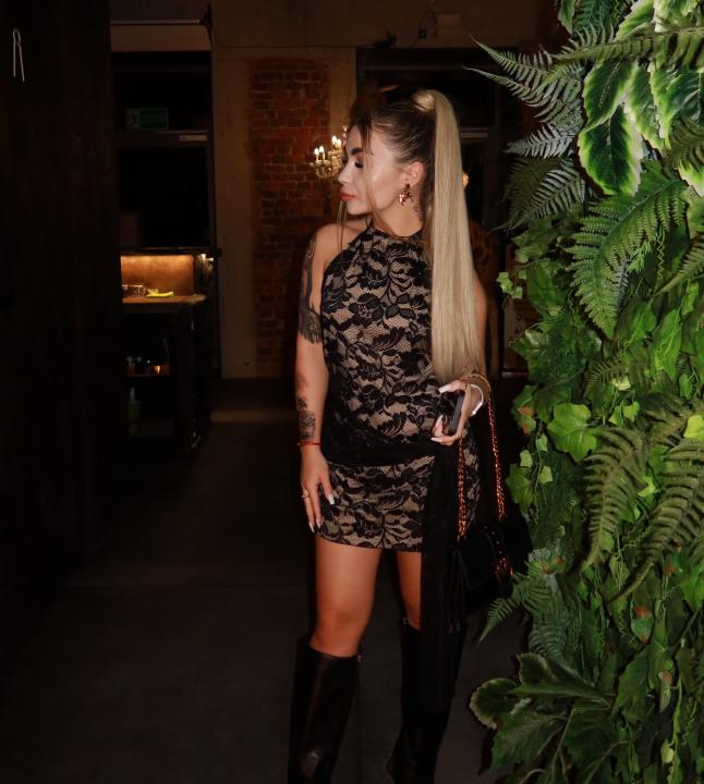 Webcam chat profile for 3OmiKo