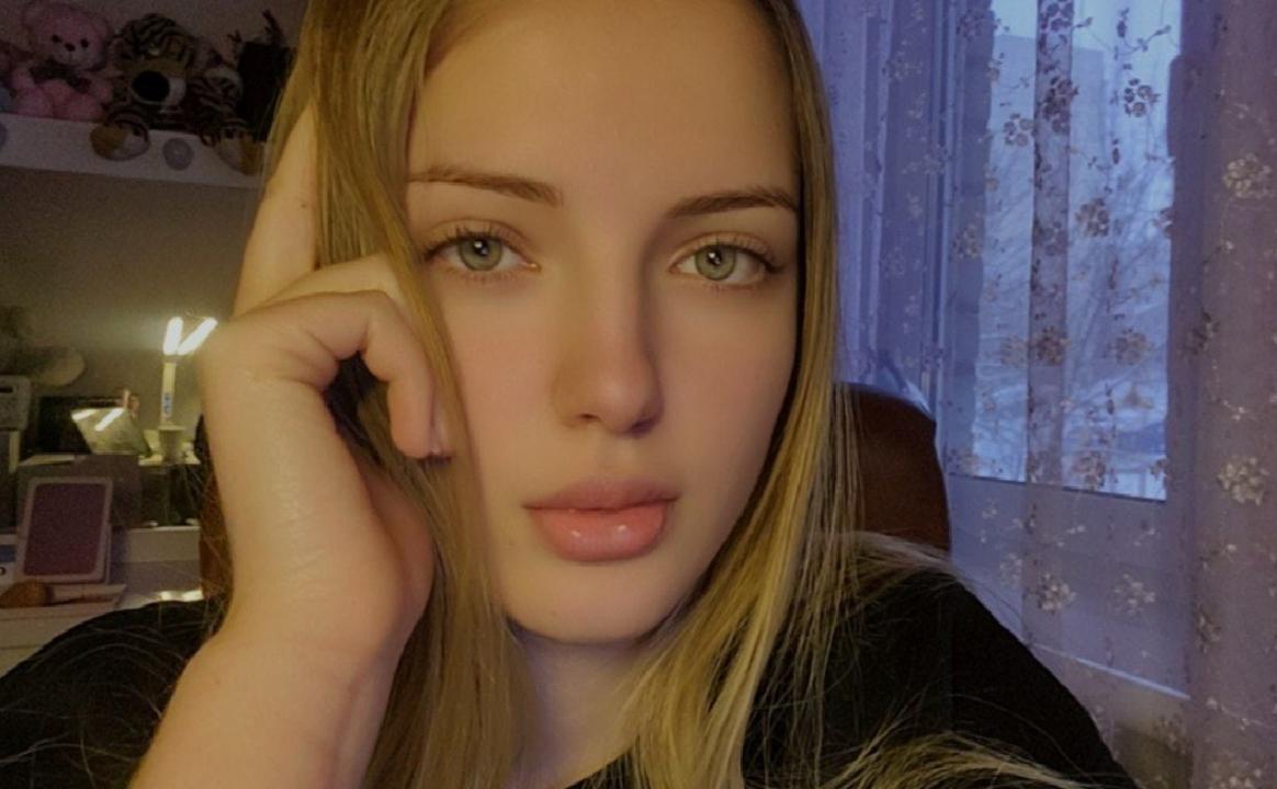 Webcam chat profile for SweetRinaKiss: Outfits