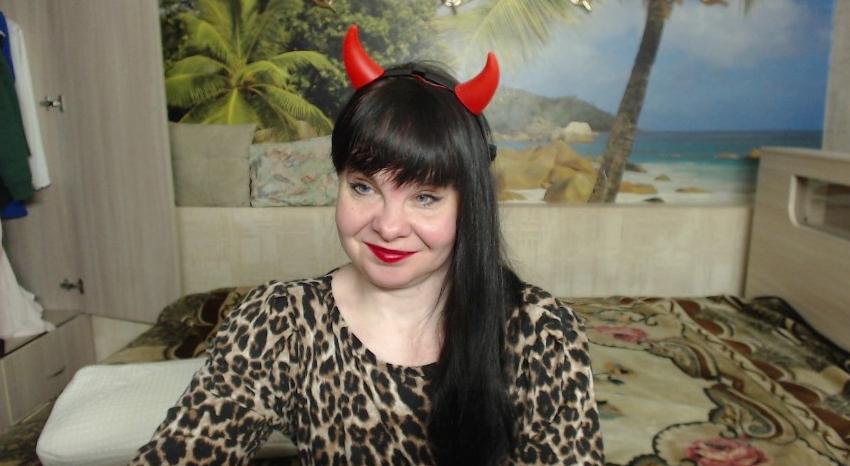 Webcam chat profile for Destinybbb: Bondage & discipline