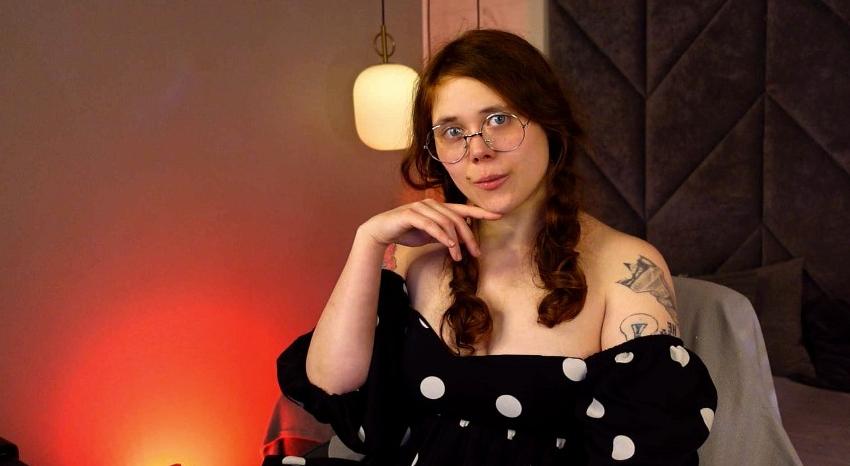 Webcam chat profile for SophiePure: Bondage & discipline