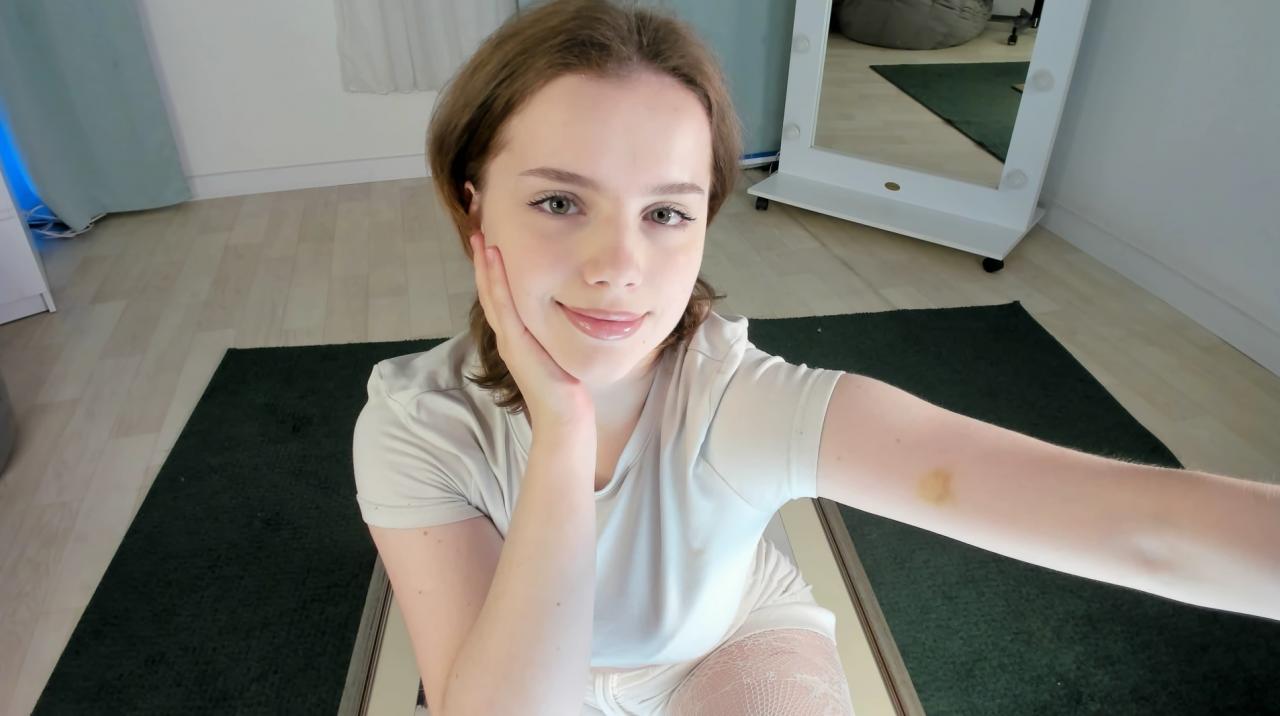 Webcam chat profile for GabiAddams: Legs, feet & shoes