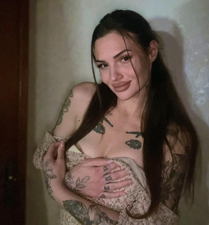 Webcam chat profile for MaryMee: Latex & rubber