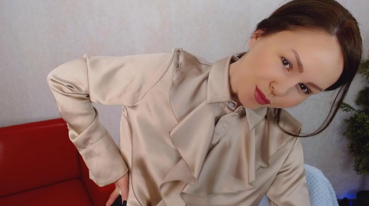 Webcam chat profile for VickyGold: Kissing