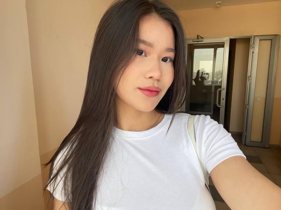 Webcam chat profile for LunaRoom: Dancing