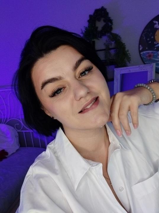 Webcam chat profile for SofiaFisher: Nails