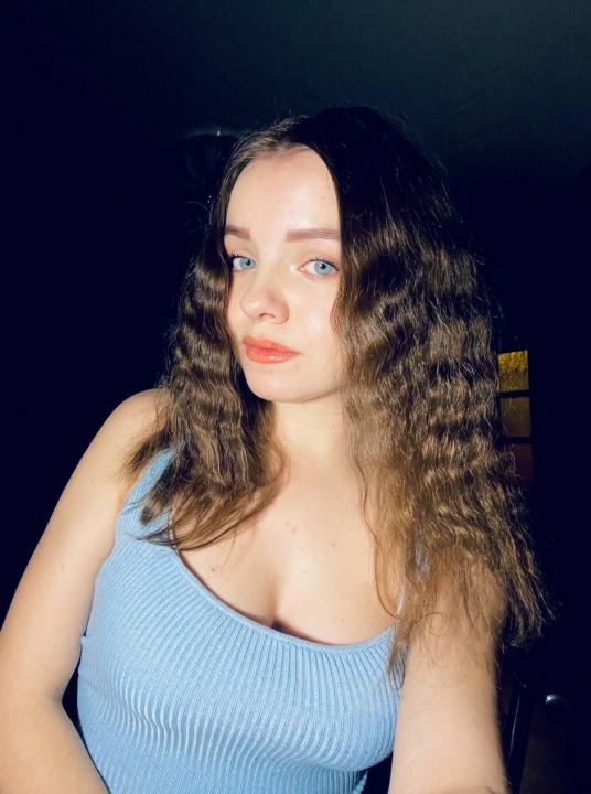 Webcam chat profile for Oleo19: Books/Reading