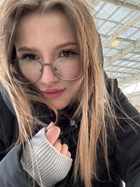 Webcam chat profile for EnchantingSiren: Ask about my Hobbies