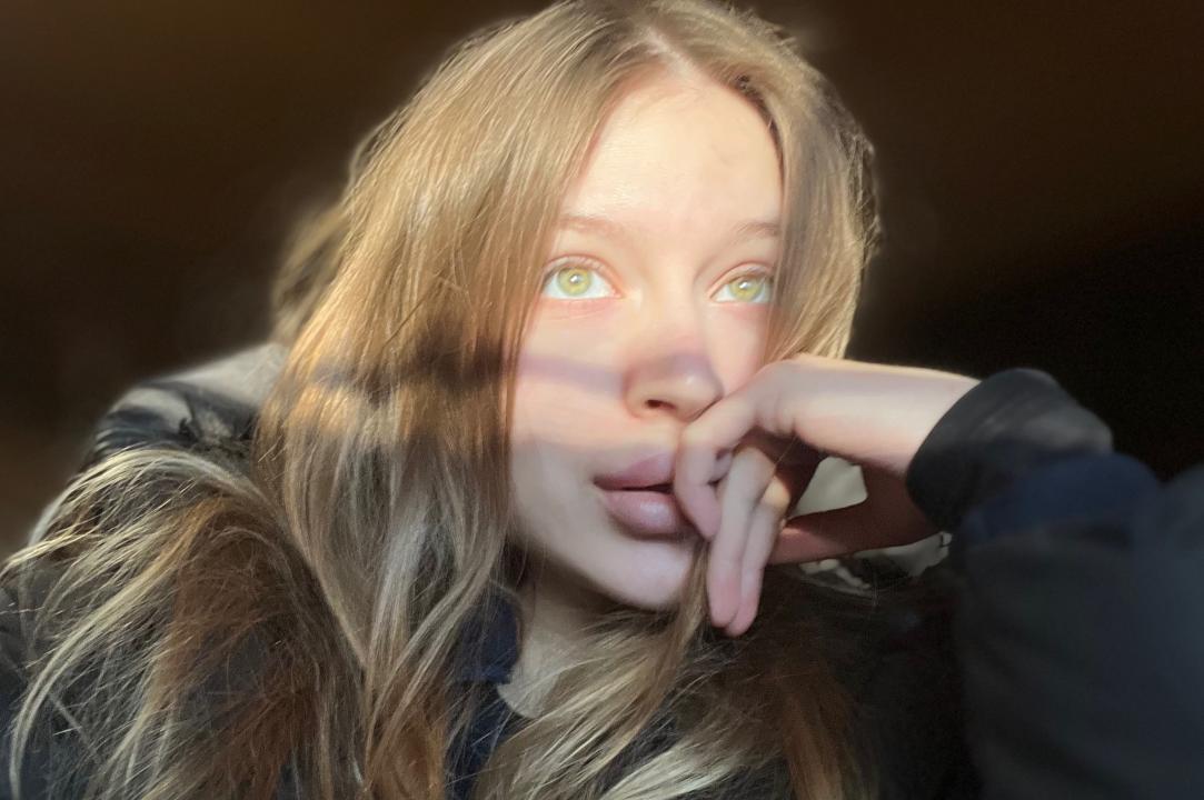 Webcam chat profile for Addelyn: Art