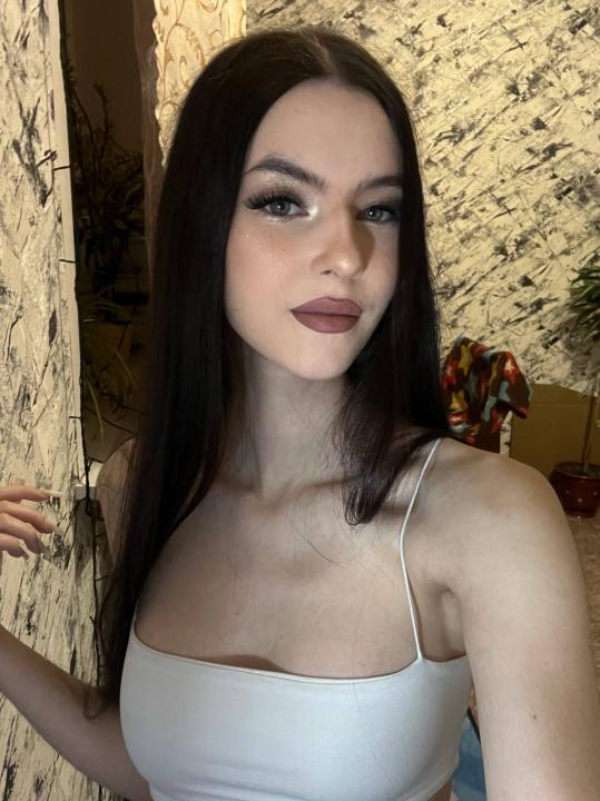 Webcam chat profile for Moonlira: Ask about my Hobbies