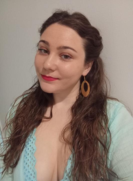 Webcam chat profile for Jeniya: Kissing