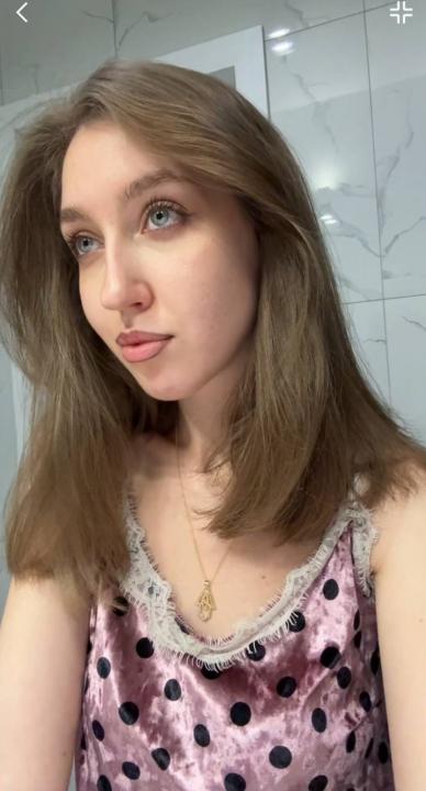 Webcam chat profile for ARrin