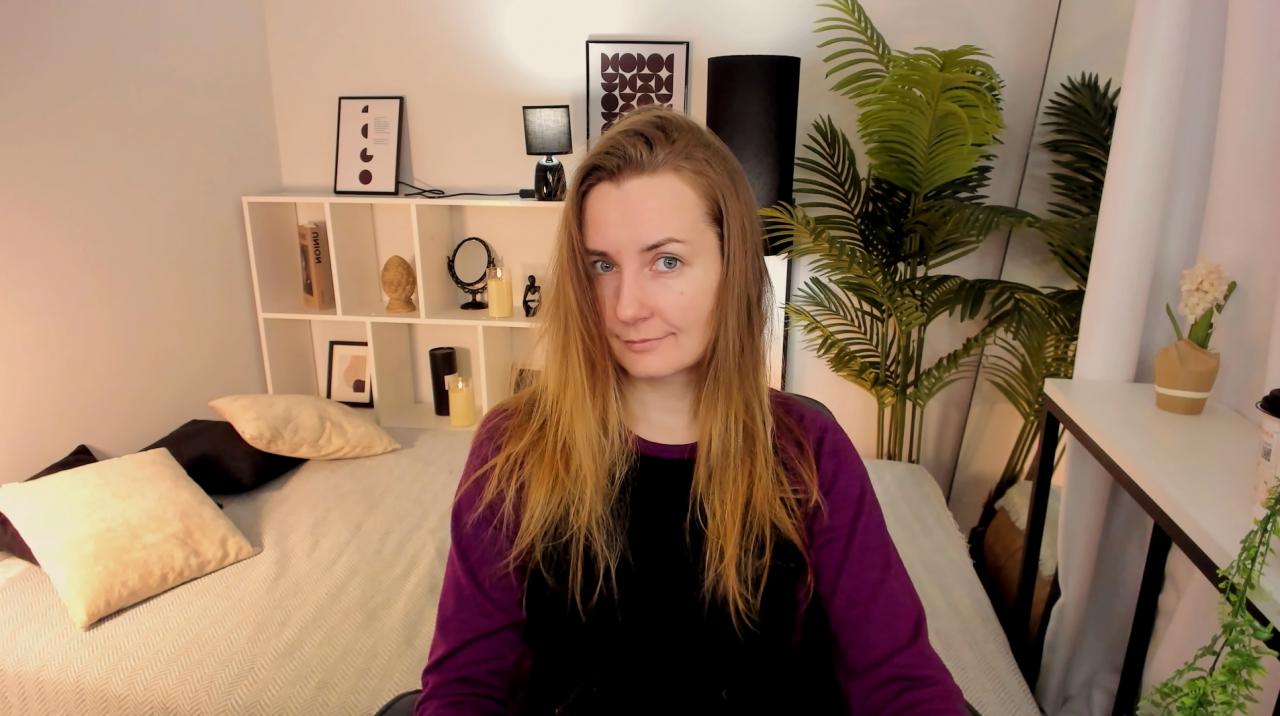 Webcam chat profile for MeggySun: Legs, feet & shoes