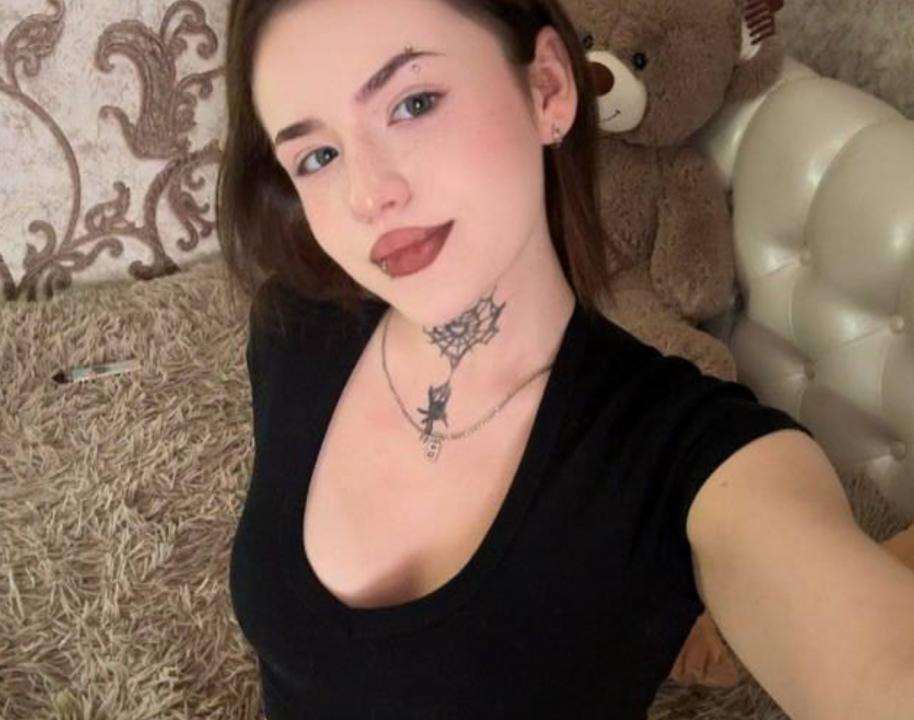 Webcam chat profile for HoneyMia: Ask about my Hobbies