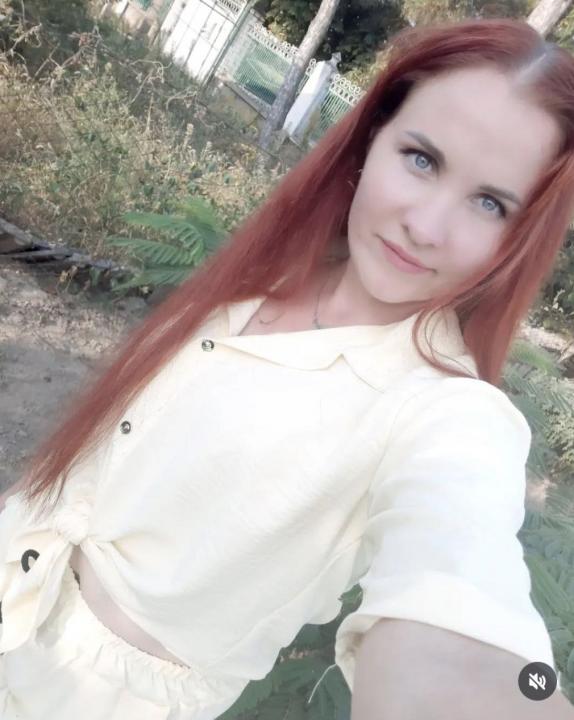 Webcam chat profile for F1lora: Ask about my Hobbies