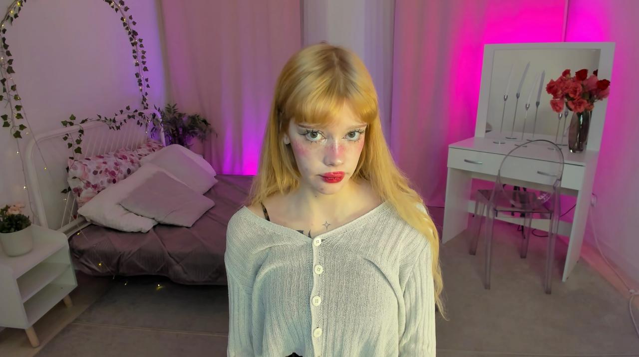 Webcam chat profile for SweetMell: Leather