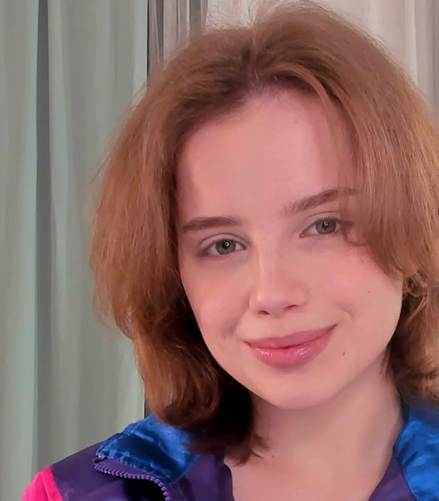 Webcam chat profile for GabiAddams: Legs, feet & shoes