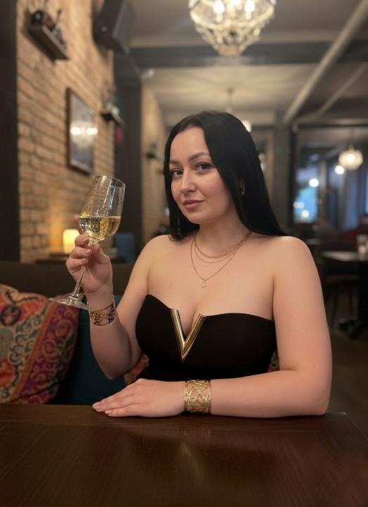 Webcam chat profile for VeraLune: Dancing