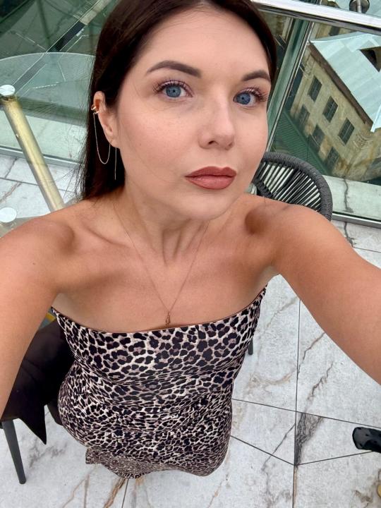 Webcam chat profile for Elari1s: Ask about my Hobbies