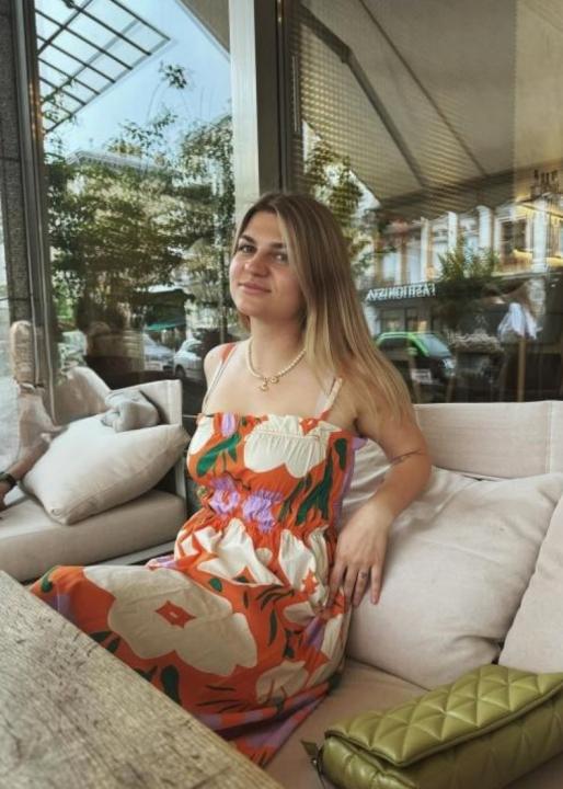 Webcam chat profile for CrystalBlush: Cooking