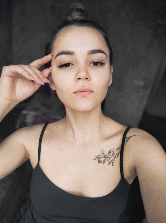 Webcam chat profile for Tavina: Dancing