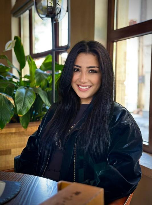 Webcam chat profile for Ellisol: Legs, feet & shoes